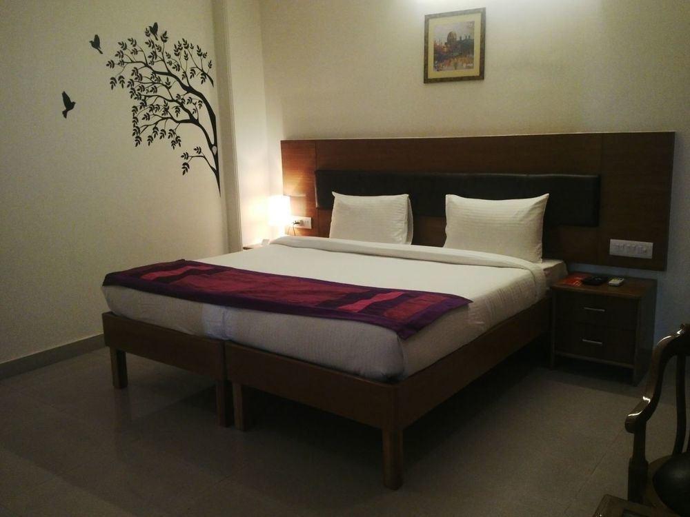 Red Carpet Hotels 诺伊达 外观 照片
