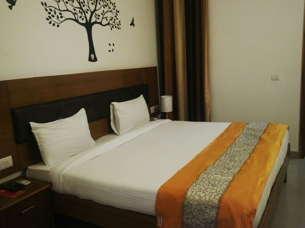 Red Carpet Hotels 诺伊达 外观 照片