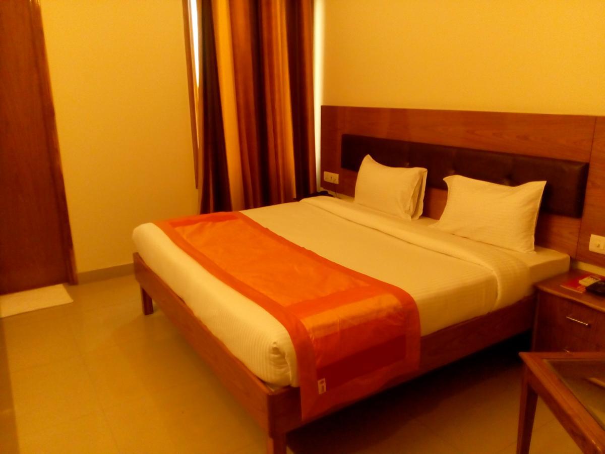 Red Carpet Hotels 诺伊达 外观 照片