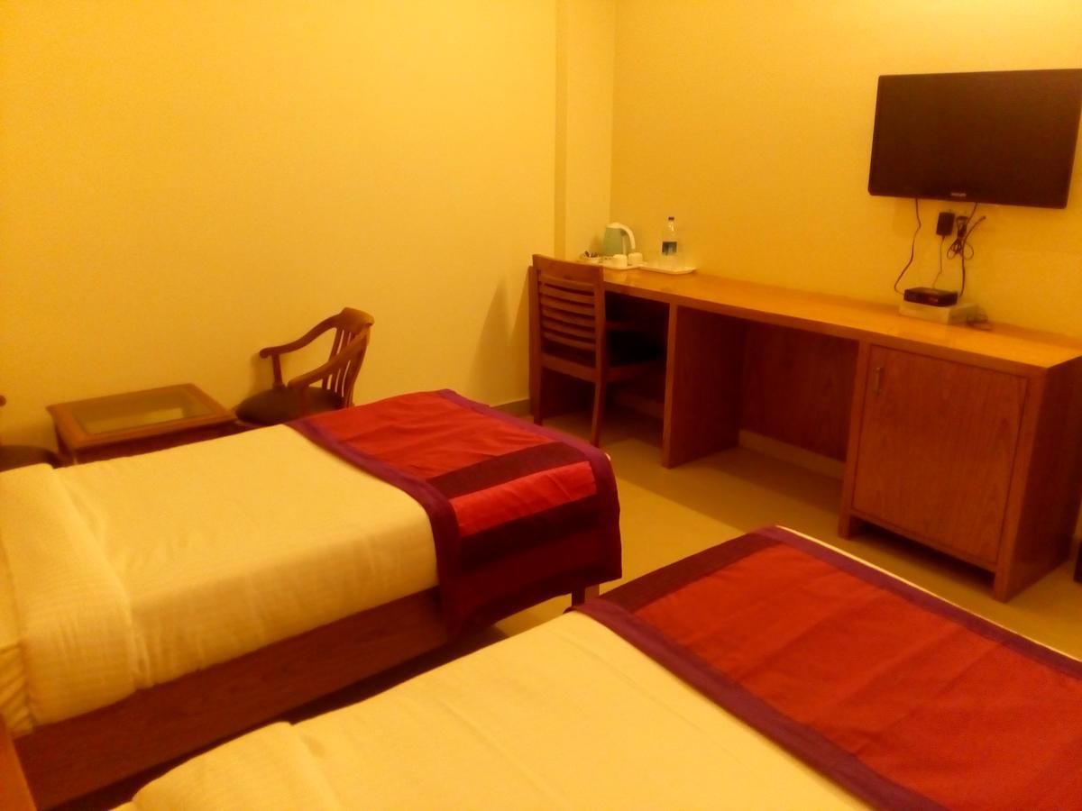 Red Carpet Hotels 诺伊达 外观 照片