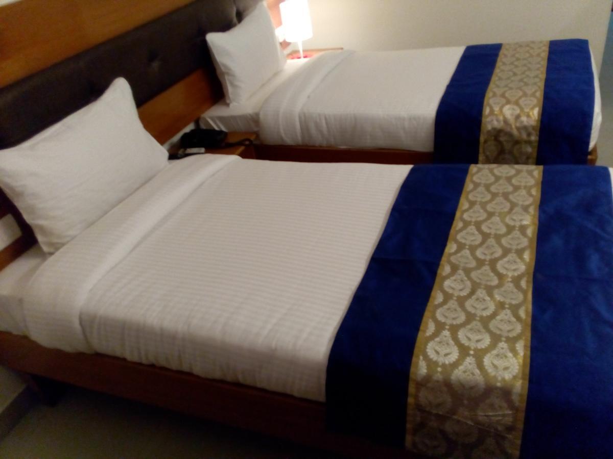 Red Carpet Hotels 诺伊达 外观 照片